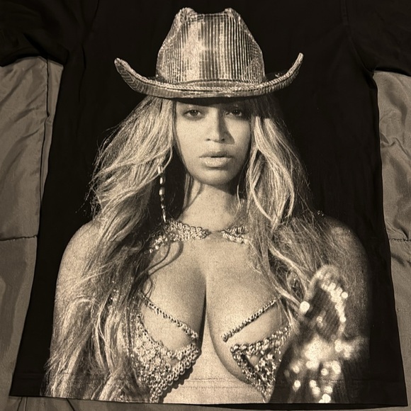Official Beyoncé Renaissance World Tour T-Shirt Size Small - Picture 2 of 16
